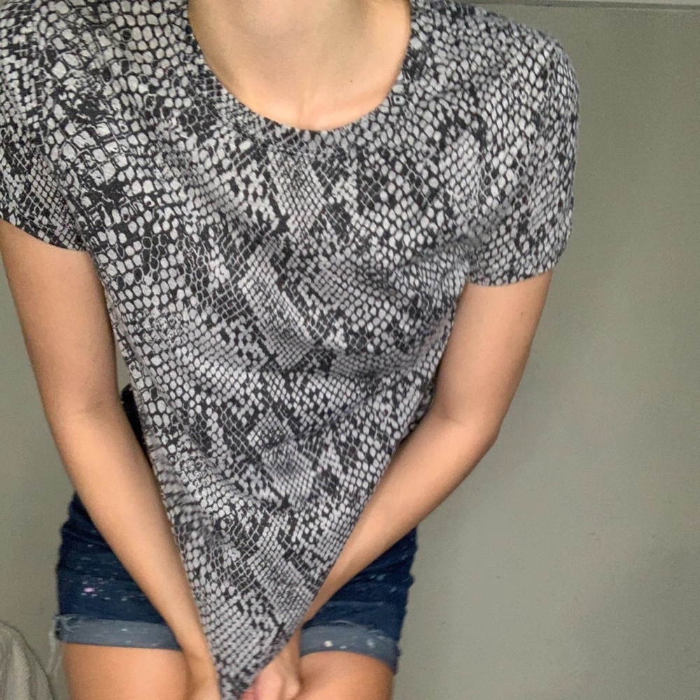 Snake skin basic tee - Picture 3 of 5